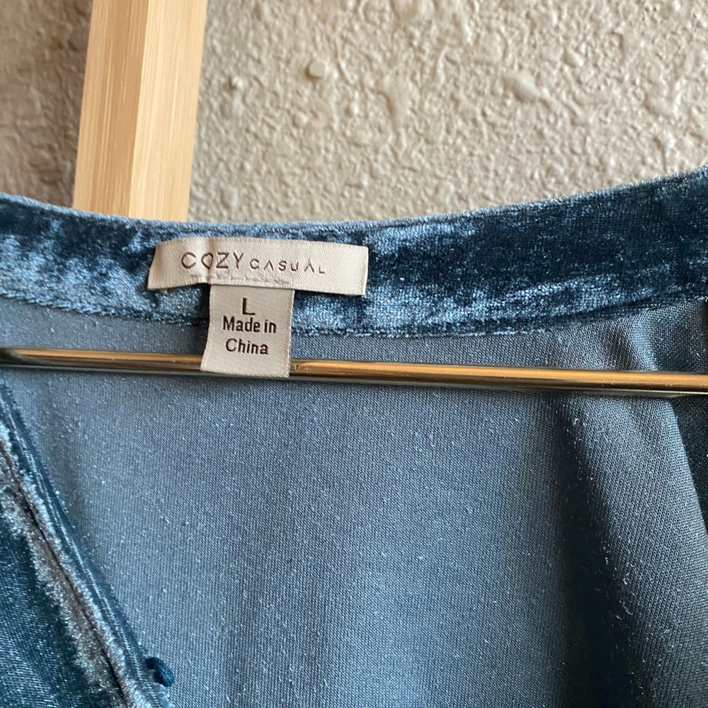 Velvet Dress - Picture 6 of 6